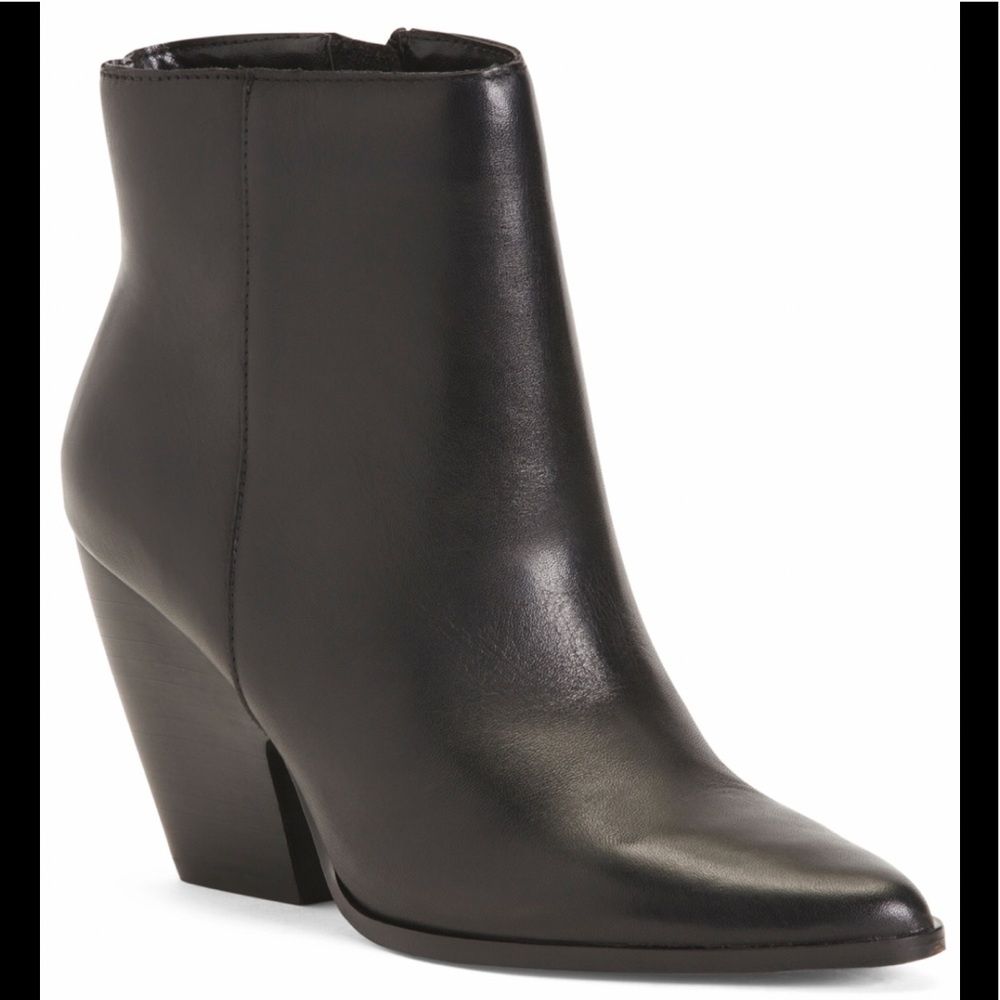 NIB CHARLES DAVID Bootie size 5 MSRP $150